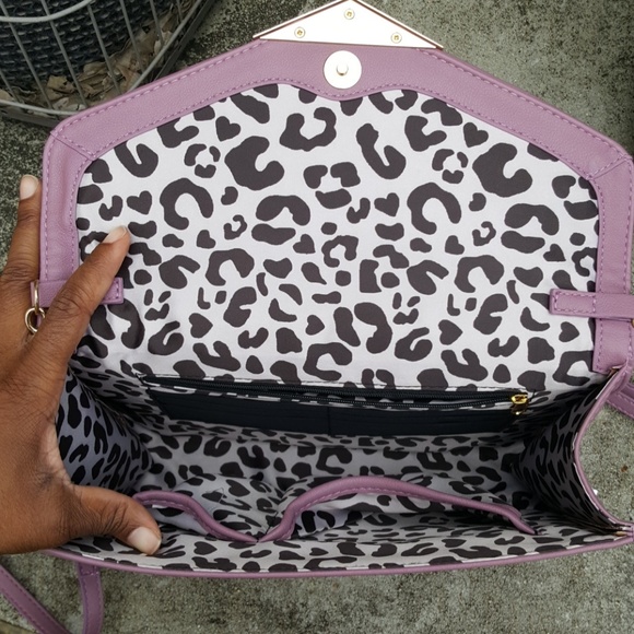 Jessica Simpsons lavender crossbody bag - Picture 6 of 7